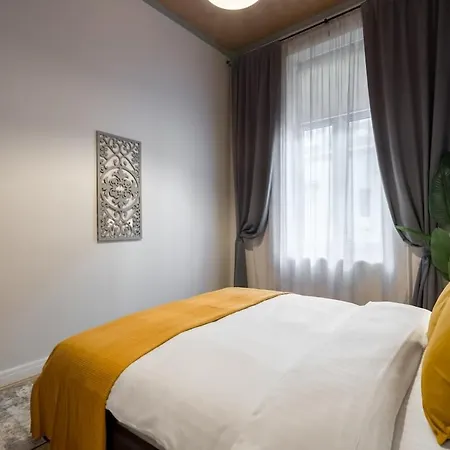 Superb 2br Flat - Amzei Square Бухарест