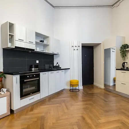 Superb 2br Flat - Amzei Square 아파트 부쿠레슈티
