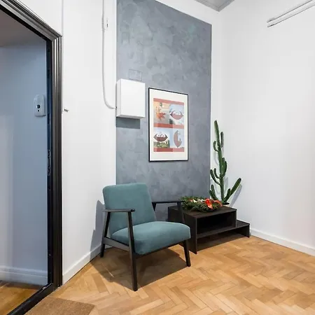 Superb 2br Flat - Amzei Square 아파트 *